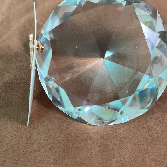 Dog enamel pin with dangling bone - Picture 3 of 5